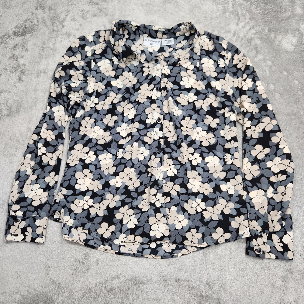 Kathy Ireland beautiful flowy floral blouse size large. Like new white grey